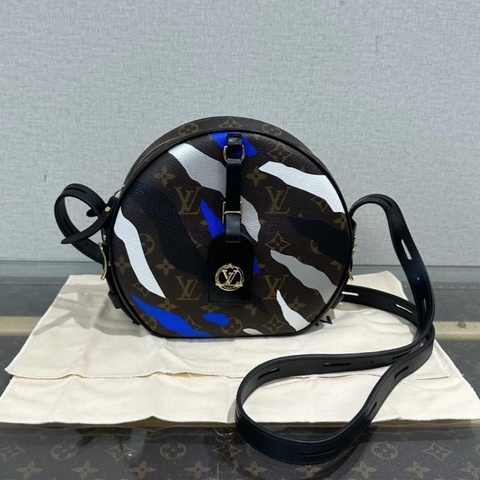 LV 英雄聯盟聯名款限量圓餅包 20*20*7 98新配件塵袋