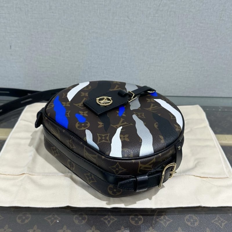 LV 英雄聯盟聯名款限量圓餅包 20*20*7 98新配件塵袋-4