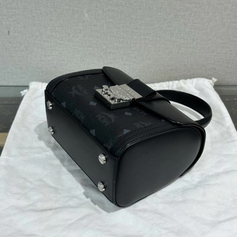 MCM 黑銀TracySatchel手提肩背斜背包 18*14*10 全新閒置配件塵袋-4