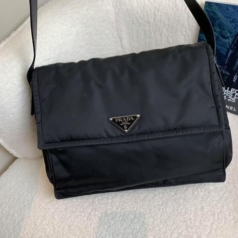 PRADA cini三角標大號郵差包 新款 尺寸36*28*14 99新配件塵袋