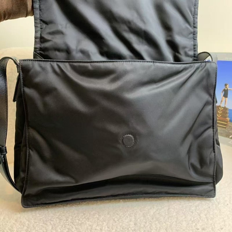 PRADA cini三角標大號郵差包 新款 尺寸36*28*14 99新配件塵袋-2