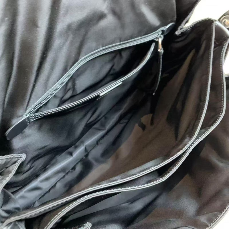 PRADA cini三角標大號郵差包 新款 尺寸36*28*14 99新配件塵袋-3