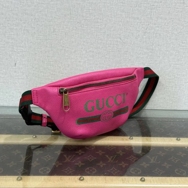 GUCCI 枚紅色金扣logo腰包胸包 98新27*13-1