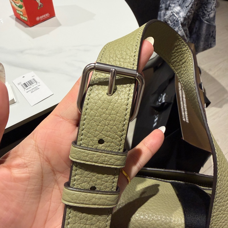 coach信差包 牛油果綠-12