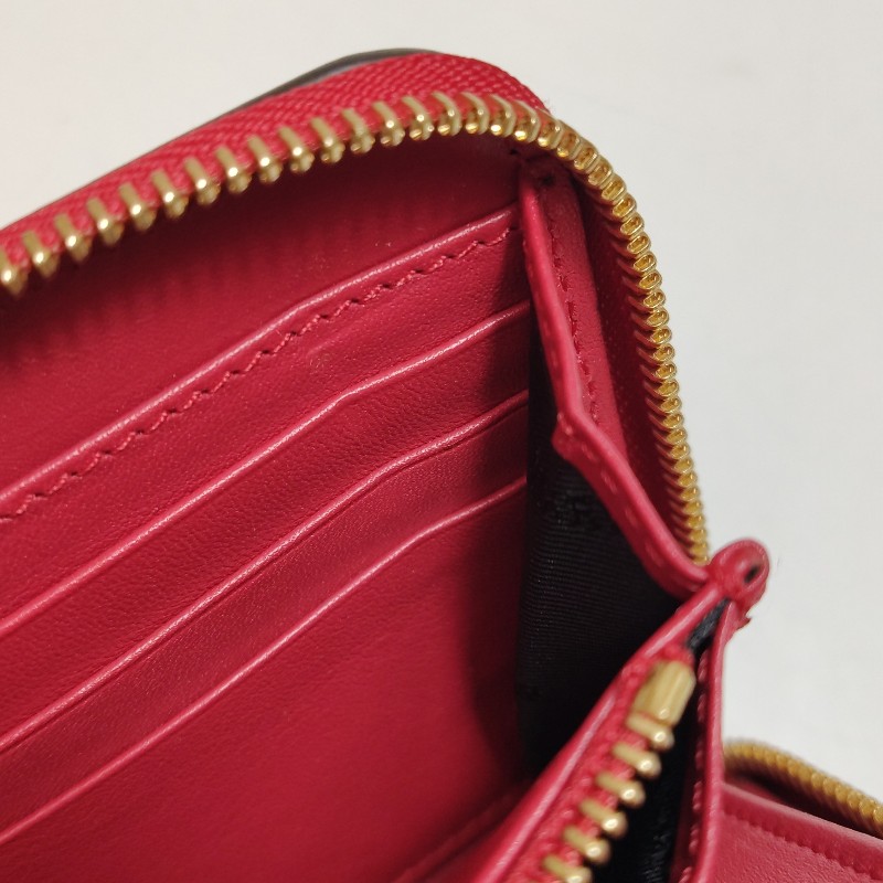 Burberry牛皮純色字母Logo拉鍊錢包-8