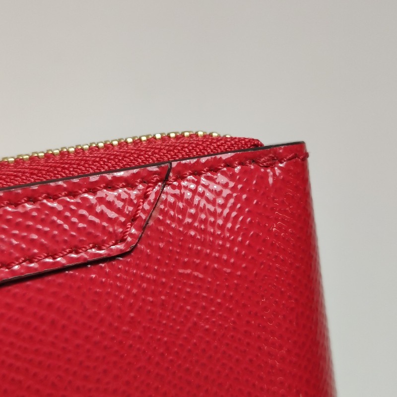 Burberry牛皮純色字母Logo拉鍊錢包-12