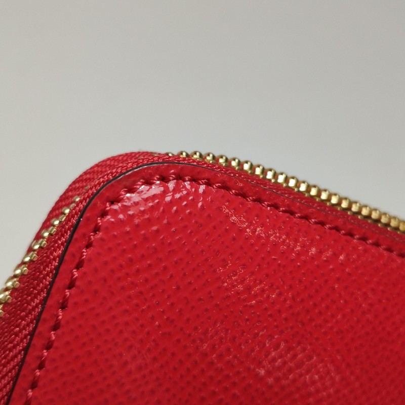 Burberry牛皮純色字母Logo拉鍊錢包-13