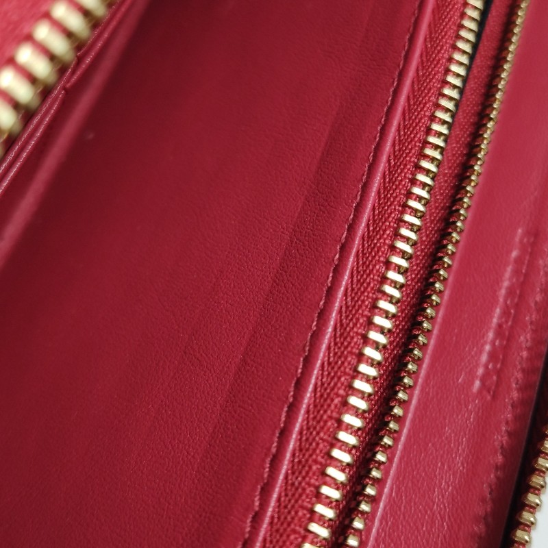 Burberry牛皮純色字母Logo拉鍊錢包-14