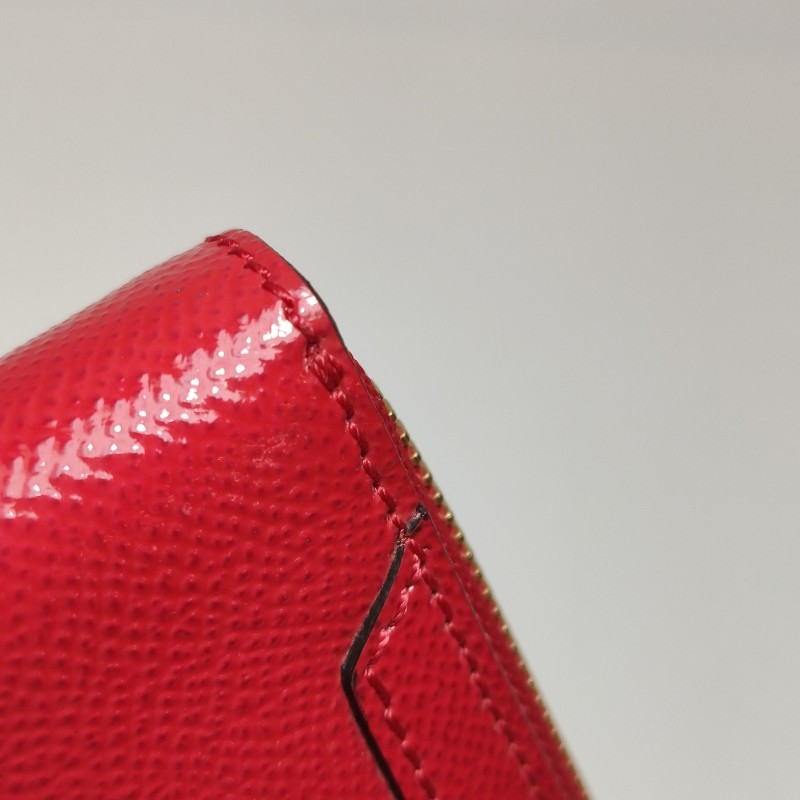 Burberry牛皮純色字母Logo拉鍊錢包-16