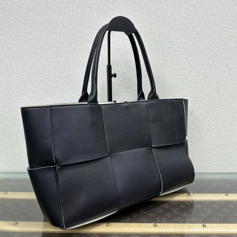 BV ARCO六格黑白格編織托特包 36*22*12 99新-1