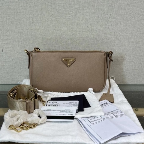 PRADA 新款卡其色金扣三合一手提斜背包20*11*5 全新閒置配件塵袋保卡購證