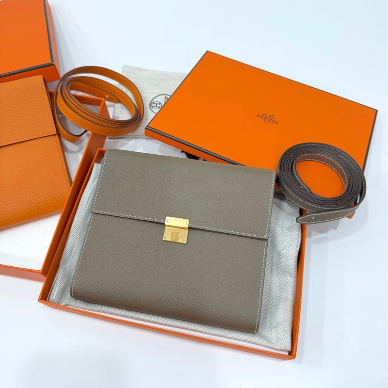 HERMES 愛馬仕 clic 16 大象灰 金扣 斜背包 肩背包 側背包 手拿包-1