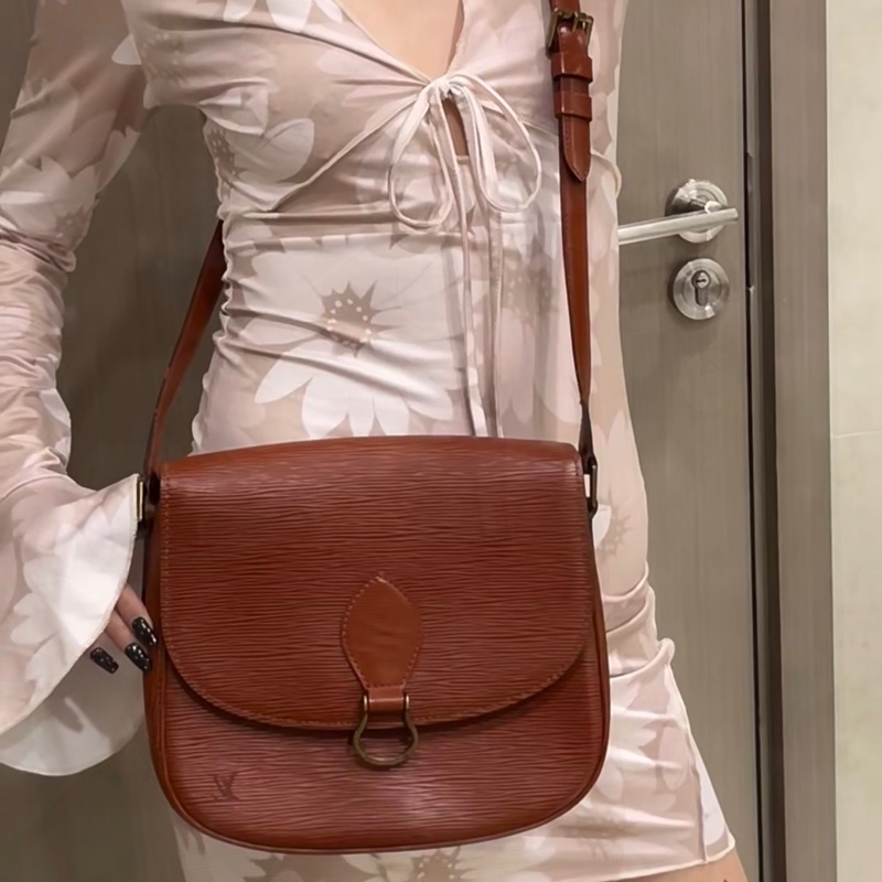 「JL精品代購」LV 焦糖色水波紋馬鞍包-1