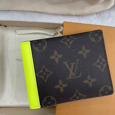 Louis Vuitton • 螢光綠拼經典老花短夾 芯片款 閒置未使用品全配✔️
