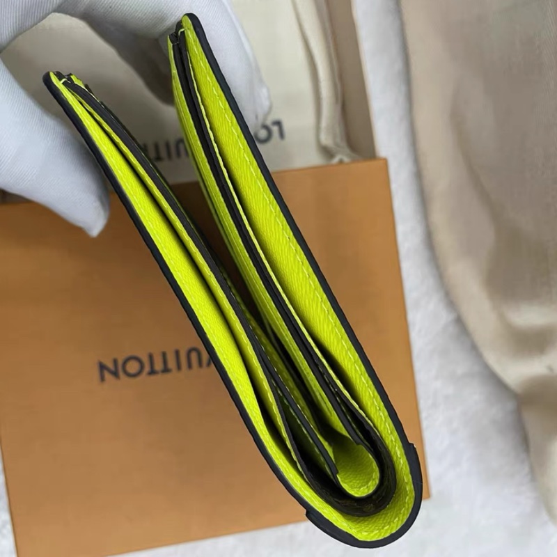 Louis Vuitton • 螢光綠拼經典老花短夾 芯片款 閒置未使用品全配✔️-3