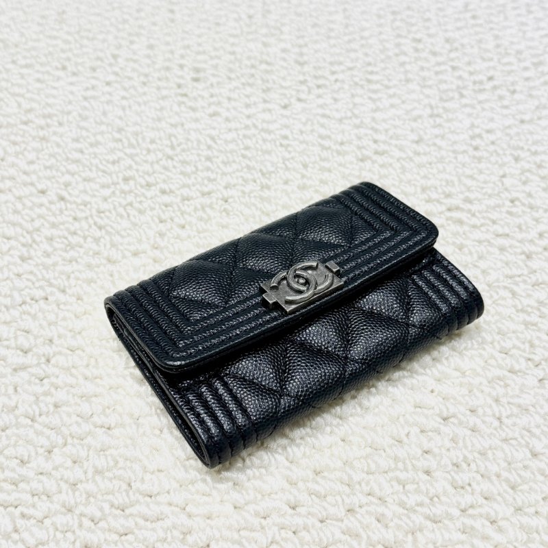 CHANEL - 黑色荔枝皮銀釦boy下蓋單層卡包-0