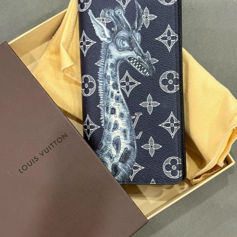 Louis Vuitton • 限量動物園17s長頸鹿全皮老花壓紋翻蓋長夾 全配✔️