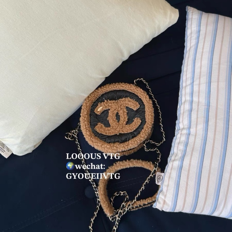 Chanel • 泰迪🐻羊羔毛拼油蠟牛皮圓餅包 絕版美品-1