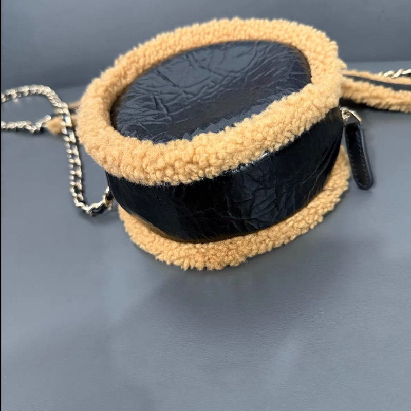 Chanel • 泰迪🐻羊羔毛拼油蠟牛皮圓餅包 絕版美品-3