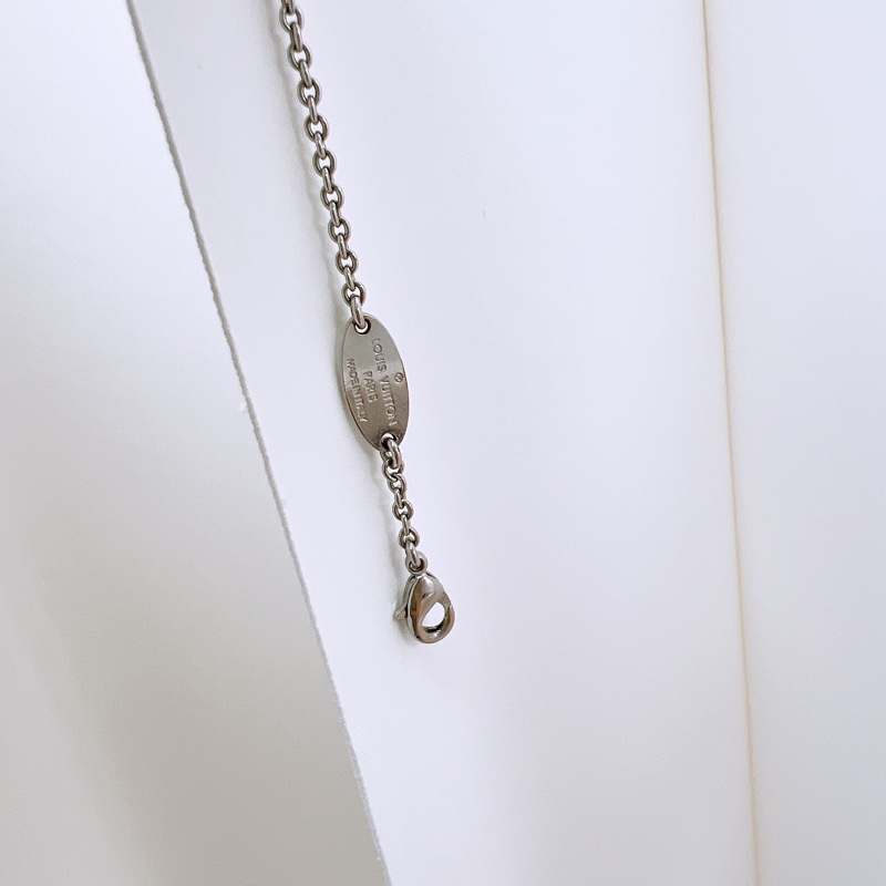 Lv essential v 銀色手鏈-3