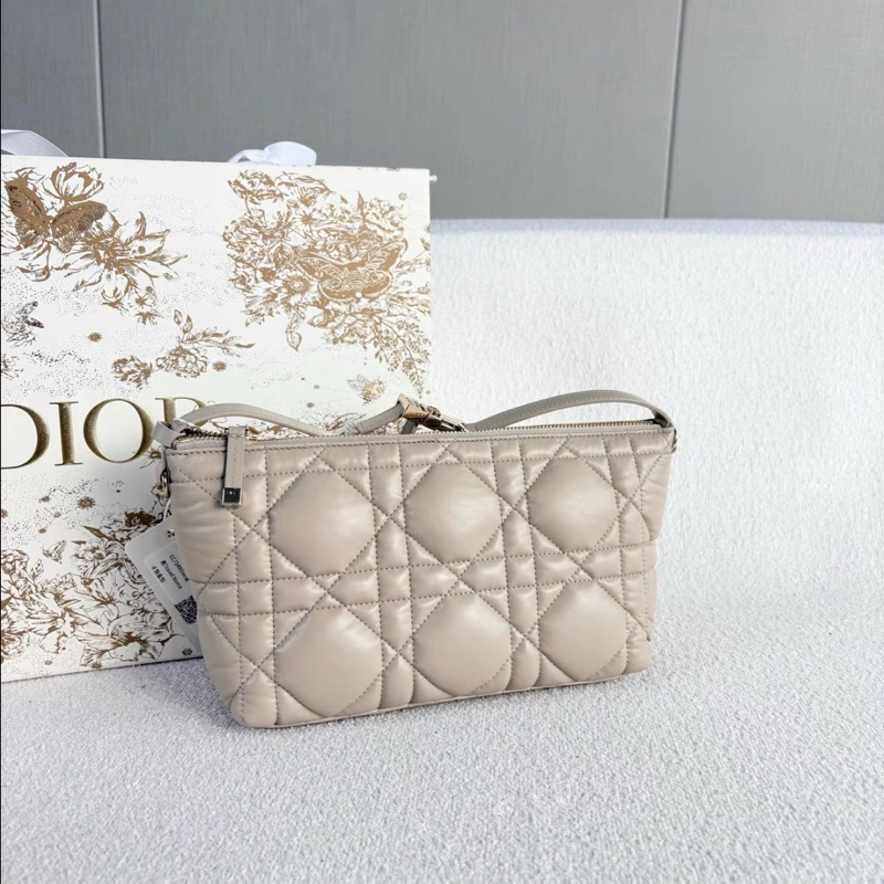 Dior • 騰格紋 奶茶色金釦牛皮飯盒包 中號-5