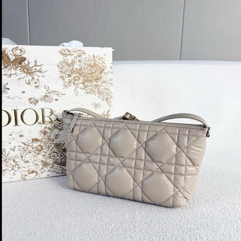 Dior • 騰格紋 奶茶色金釦牛皮飯盒包 中號-6