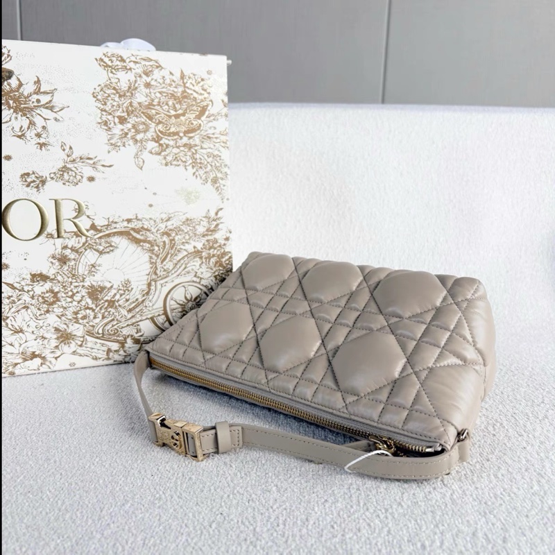 Dior • 騰格紋 奶茶色金釦牛皮飯盒包 中號-7