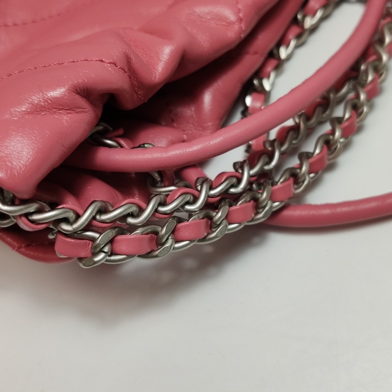 Chanel 22Bag迷你油蠟皮鏈條字母Logo金幣吊墜斜挎單肩包-11