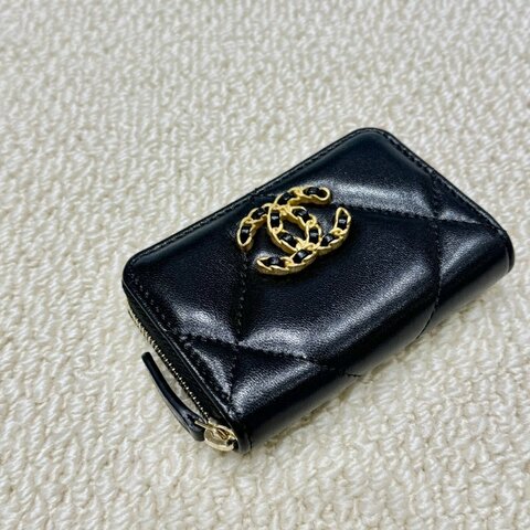 CHANEL - 黑色菱格羊皮19系列零錢卡包