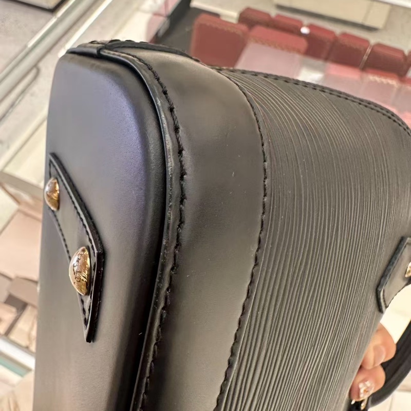 Louis Vuitton • Alma Bb 水波紋黑色 帶膜-8