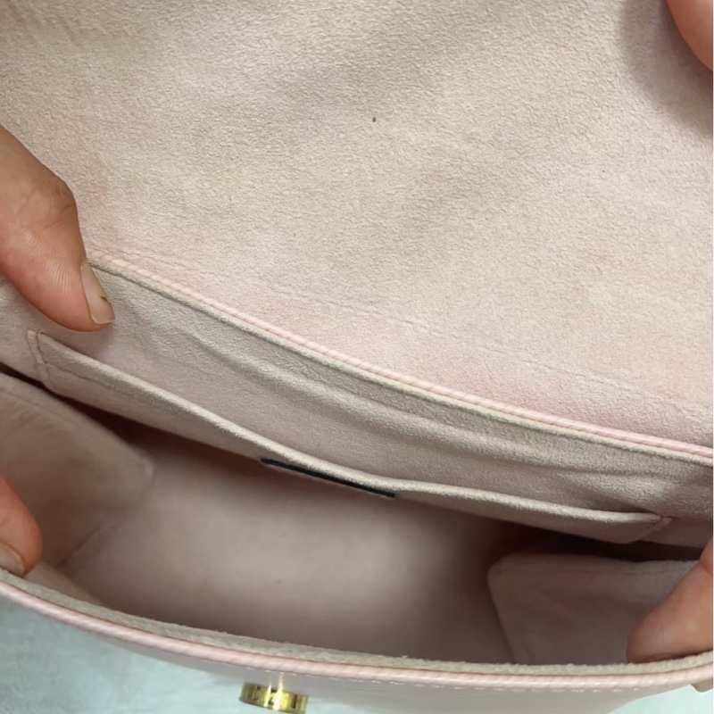 路易威登(Louis Vuitton)Locky BB 玫瑰粉色Epi皮革手提包-3