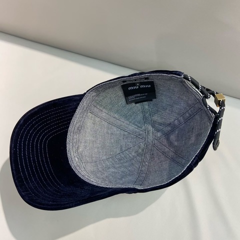 MIUMIU秋天絲絨捧球帽 黑色 S M L