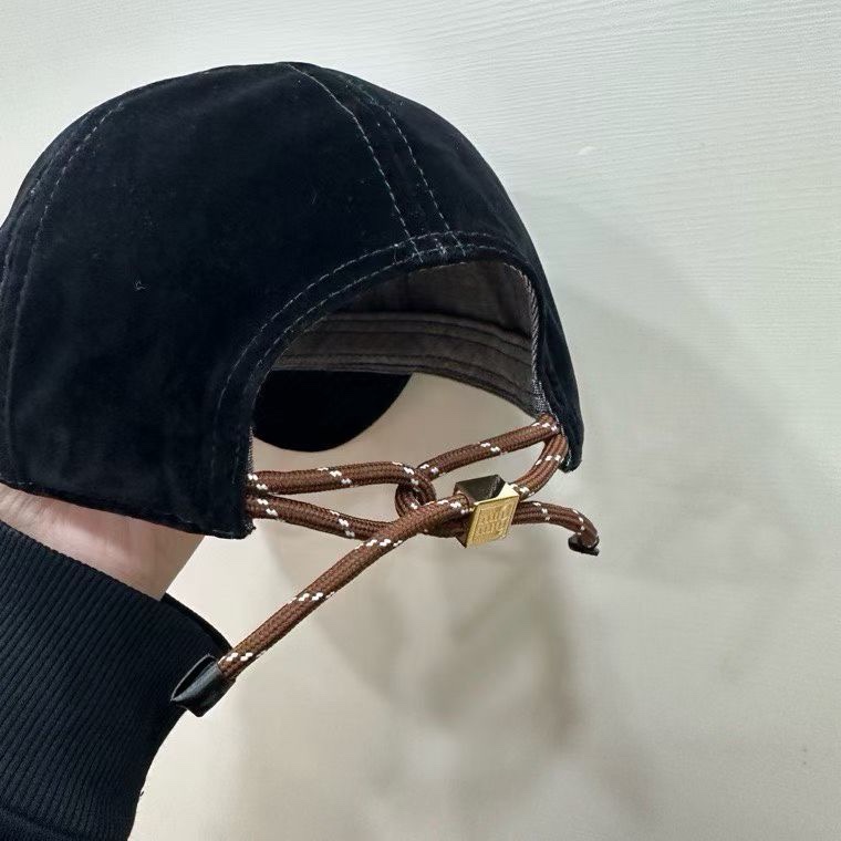 MIUMIU秋天絲絨捧球帽 黑色 S L-2