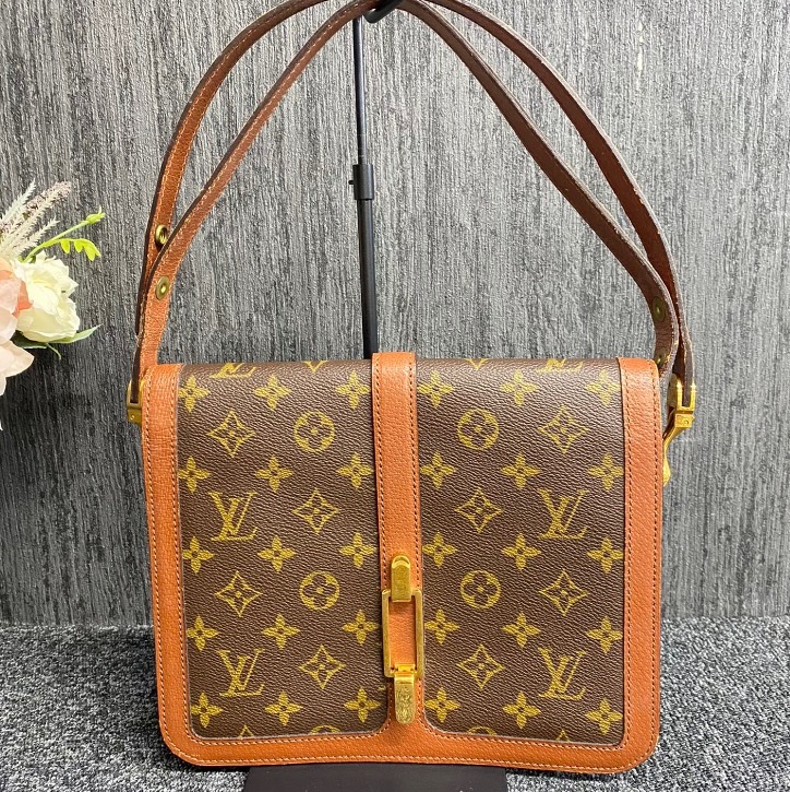 「JL精品代購」9新 LV 老花紅皮 豎金扣風琴單肩包-0