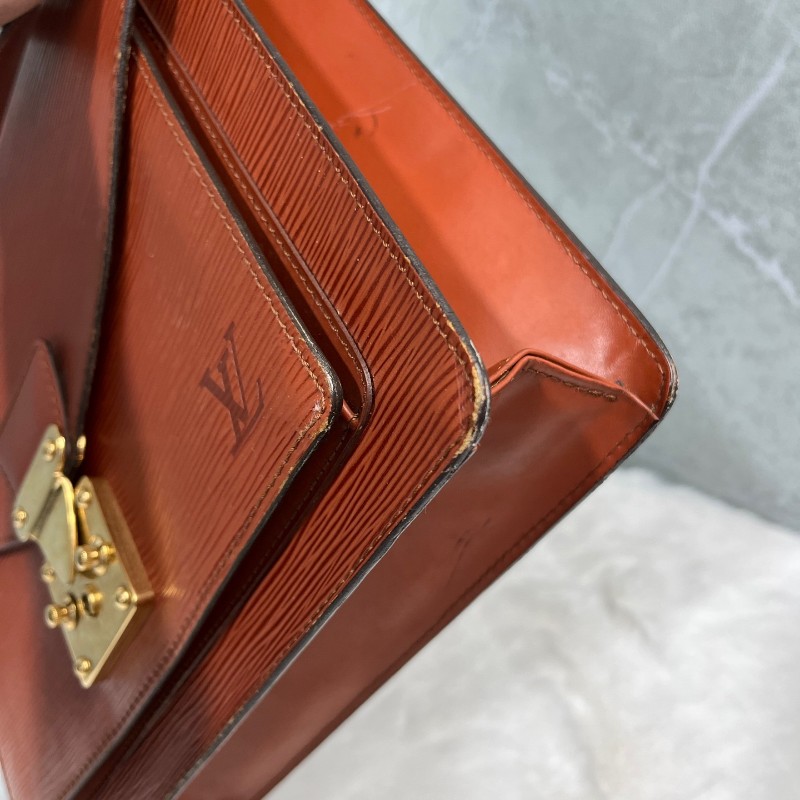 LV Vintage EPI 水波紋牛皮郵差包 肩背包-10