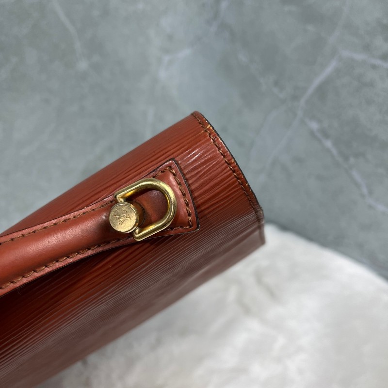 LV Vintage EPI 水波紋牛皮郵差包 肩背包-19