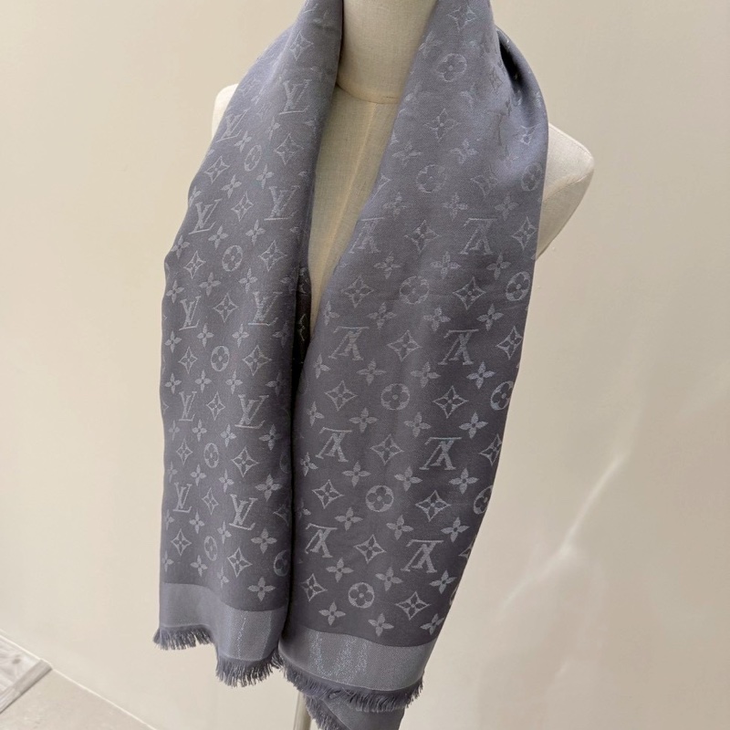 LV 灰色經典老花Logo披肩圍巾-2
