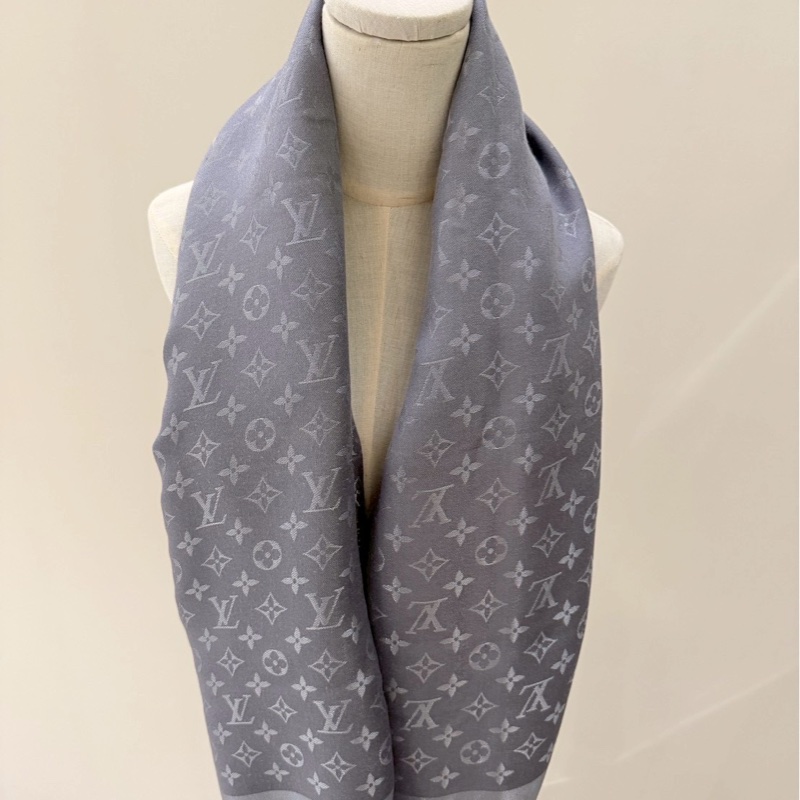 LV 灰色經典老花Logo披肩圍巾-3