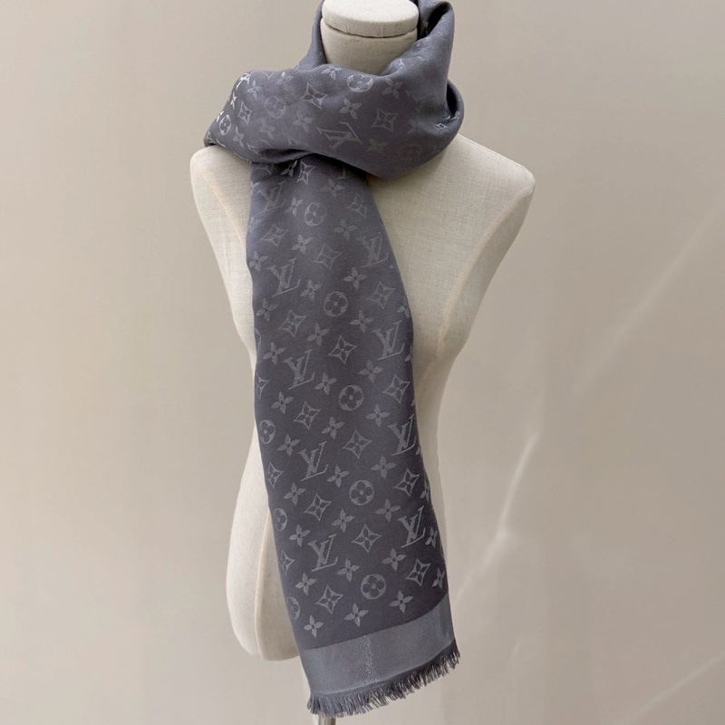 LV 灰色經典老花Logo披肩圍巾-4