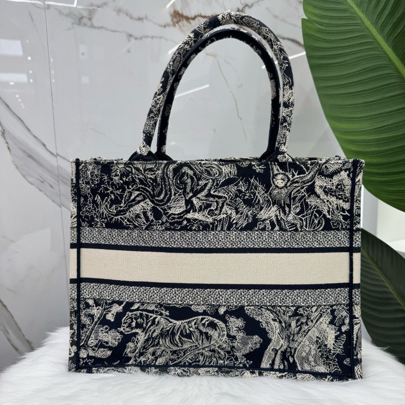 Dior迪奧 BOOK TOTE藍色動物園刺繡中號托特包-1