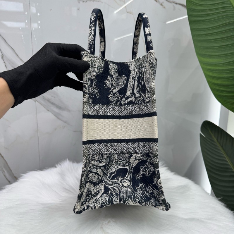 Dior迪奧 BOOK TOTE藍色動物園刺繡中號托特包-2