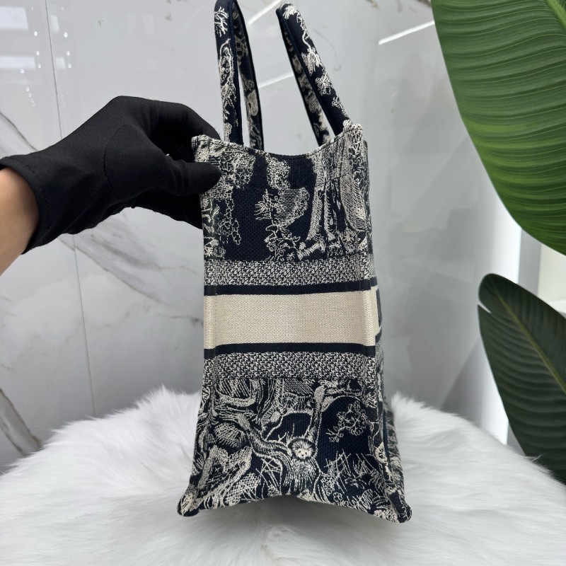 Dior迪奧 BOOK TOTE藍色動物園刺繡中號托特包-3