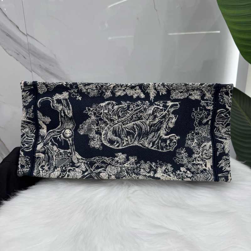 Dior迪奧 BOOK TOTE藍色動物園刺繡中號托特包-4