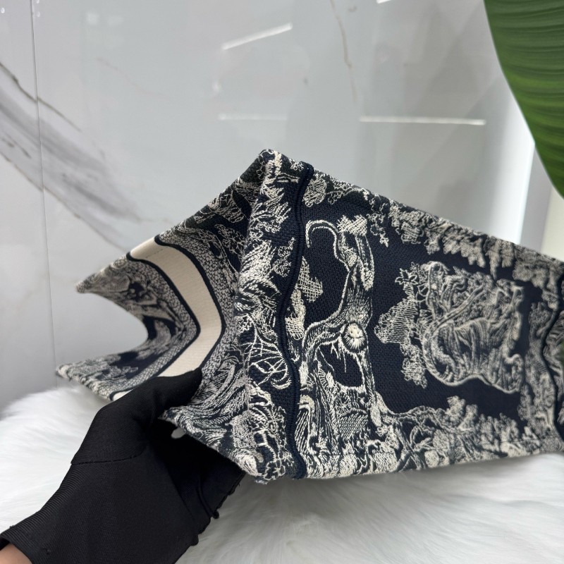 Dior迪奧 BOOK TOTE藍色動物園刺繡中號托特包-5