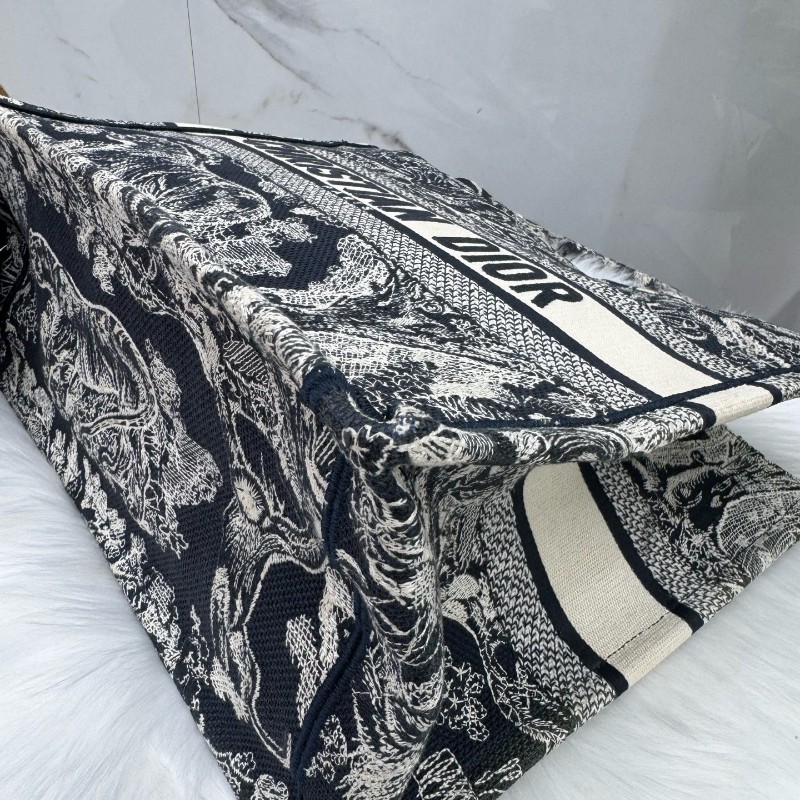 Dior迪奧 BOOK TOTE藍色動物園刺繡中號托特包-9