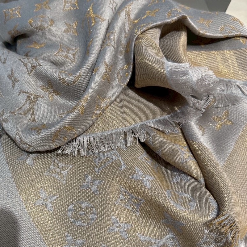 LV 米金色經典老花Logo披肩圍巾-10