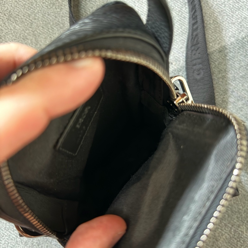 Dior經典黑緹花手機包-10