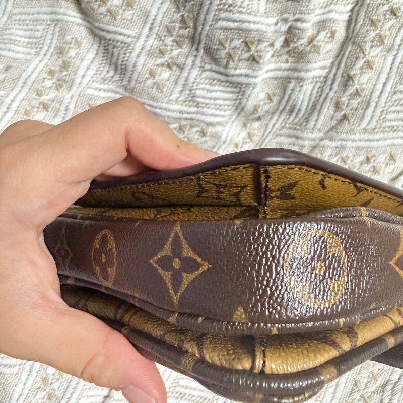 LV雙色郵差包-11