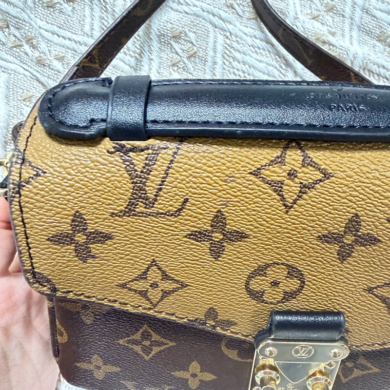 LV雙色郵差包-19