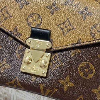 LV雙色郵差包-25